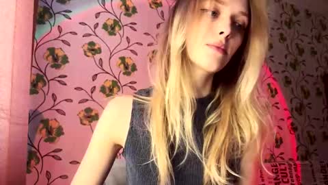 Snapshot of darlingdarinka chatting on 02/21/26, 11:11 D online show from 02/21/26, 11:11