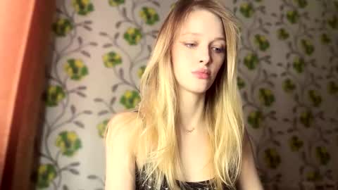 Snapshot of darlingdarinka chatting on 02/24/26, 05:27 D online show from 02/24/26, 05:27