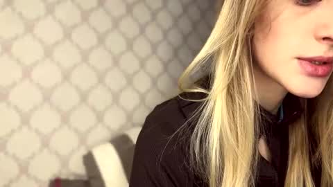 Snapshot of darlingdarinka chatting on 02/27/26, 05:07 D online show from 02/27/26, 05:07