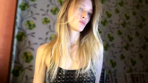 Snapshot of darlingdarinka chatting on 03/01/26, 05:42 D online show from 03/01/26, 05:42