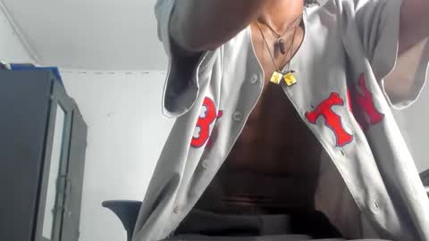 Snapshot of darwin_jhonson chatting on 02/06/25, 11:32 Darwin online show from 02/06/25, 11:32