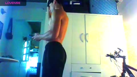 Snapshot of daryof chatting on 12/13/24, 05:00 Daryo Franco online show from 12/13/24, 05:00