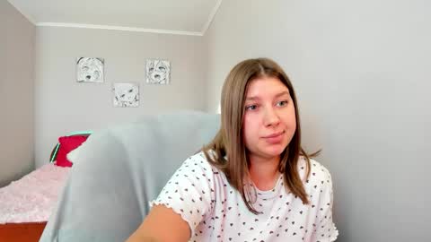 Snapshot of dashechka chatting on 10/15/25, 09:42 Dasha online show from 10/15/25, 09:42