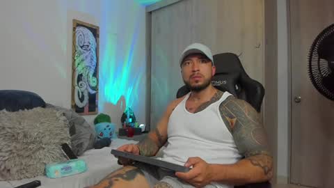 Snapshot of dave_max93 chatting on 01/03/25, 07:07 DAVE MAX online show from 01/03/25, 07:07