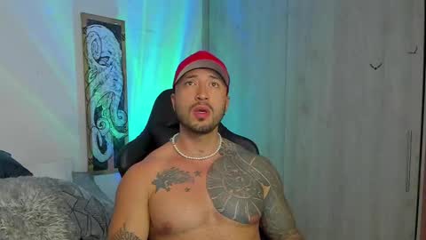 Snapshot of dave_max93 chatting on 02/16/25, 01:47 DAVE MAX online show from 02/16/25, 01:47