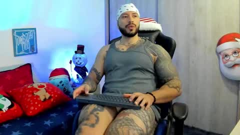 Snapshot of dave_max93 chatting on 12/22/25, 10:01 DAVE MAX online show from 12/22/25, 10:01