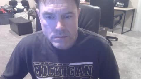 Snapshot of daved14u chatting on 10/27/25, 06:06 daved14u online show from 10/27/25, 06:06