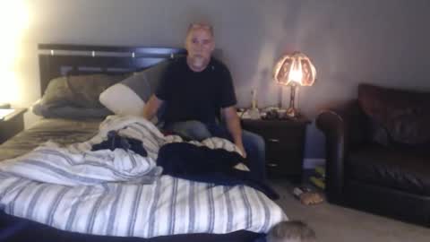 Snapshot of davejones454545 chatting on 11/14/25, 06:01 Dave online show from 11/14/25, 06:01