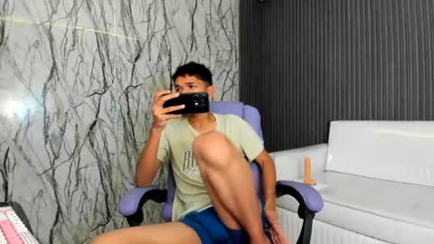 Snapshot of davexxx_ chatting on 06/25/26, 05:12 Dave online show from 06/25/26, 05:12