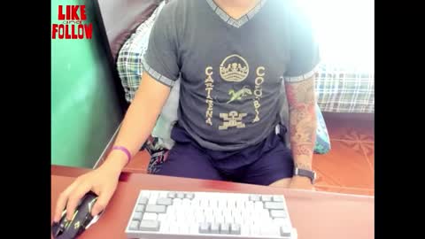 Snapshot of david_2789 chatting on 11/17/25, 02:12 David online show from 11/17/25, 02:12