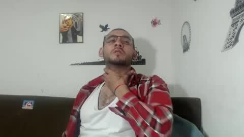 Snapshot of david_hot12 chatting on 01/18/25, 02:14 david online show from 01/18/25, 02:14