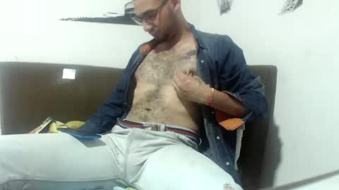 Snapshot of david_hot12 chatting on 01/19/25, 11:10 david online show from 01/19/25, 11:10