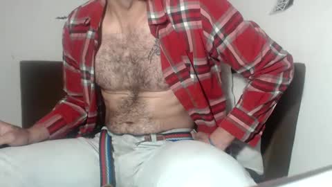 Snapshot of david_hot12 chatting on 01/20/25, 01:11 david online show from 01/20/25, 01:11