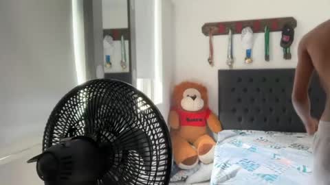 Snapshot of david_hot44 chatting on 06/04/26, 04:46 david_hot44 online show from 06/04/26, 04:46