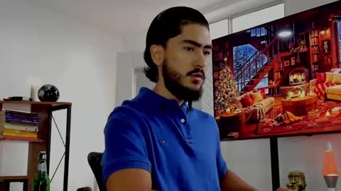 Snapshot of david_johnson372 chatting on 12/15/24, 01:00 Hey im David that loves to explore and speak their fantasies. Very open talktative and nice. Feel free to chat with me online show from 12/15/24, 01:00