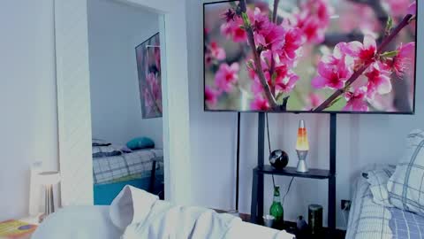 Hey im David that loves to explore and speak their fantasies. Very open talktative and nice. Feel free to chat with me online show from 05/02/26, 12:43