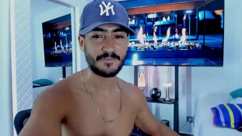 Snapshot of david_johnson372 chatting on 06/06/26, 12:27 Hey im David that loves to explore and speak their fantasies. Very open talktative and nice. Feel free to chat with me online show from 06/06/26, 12:27