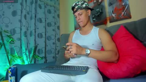 Snapshot of david_neill chatting on 11/03/25, 02:02 David Neill online show from 11/03/25, 02:02