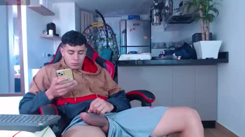 Snapshot of david_savage_ chatting on 10/22/25, 12:16 david online show from 10/22/25, 12:16