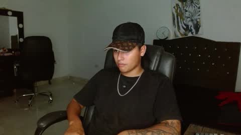 Snapshot of davidbless chatting on 12/19/25, 02:18 David Bless online show from 12/19/25, 02:18
