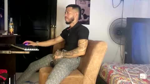 Snapshot of davide_daniels chatting on 12/23/24, 03:29 Davide online show from 12/23/24, 03:29