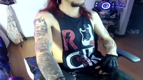 Snapshot of davidroses420 chatting on 12/03/24, 01:08 online show from 12/03/24, 01:08