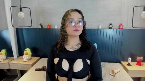 Snapshot of davis_emma chatting on 10/19/25, 04:13 Emma online show from 10/19/25, 04:13