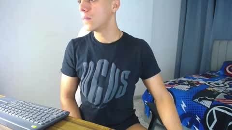 Snapshot of davisito7 chatting on 12/14/24, 08:45 David Angel online show from 12/14/24, 08:45