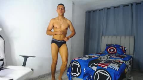 Snapshot of davisito7 chatting on 01/21/25, 07:04 David Angel online show from 01/21/25, 07:04