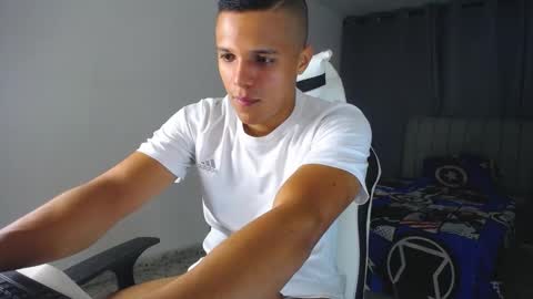 Snapshot of davisito7 chatting on 03/12/25, 04:30 David Angel online show from 03/12/25, 04:30