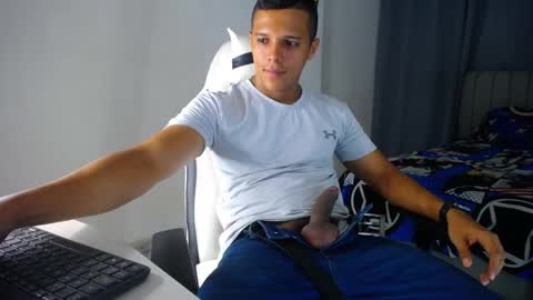 Snapshot of davisito7 chatting on 12/18/25, 05:02 David Angel online show from 12/18/25, 05:02