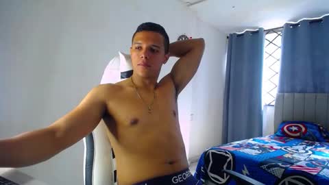 Snapshot of davisito7 chatting on 12/22/25, 06:38 David Angel online show from 12/22/25, 06:38