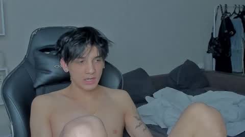 Snapshot of davisross chatting on 12/19/24, 03:18 davis online show from 12/19/24, 03:18