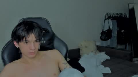 Snapshot of davisross chatting on 12/29/24, 10:03 davis online show from 12/29/24, 10:03