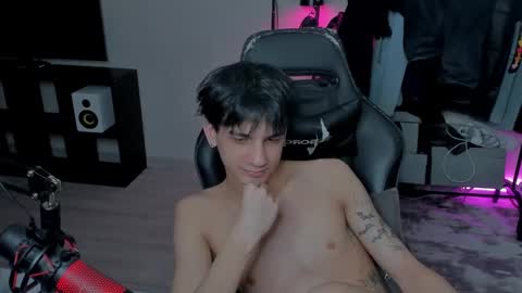 Snapshot of davisross chatting on 03/04/25, 06:15 davis online show from 03/04/25, 06:15