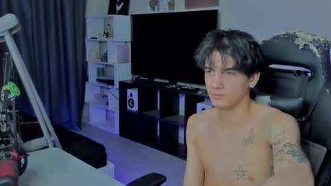 Snapshot of davisross chatting on 09/21/25, 05:03 davis online show from 09/21/25, 05:03