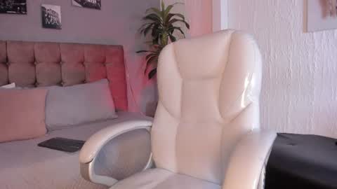 Snapshot of dayan_rose_ chatting on 06/13/26, 10:18 Dayan online show from 06/13/26, 10:18