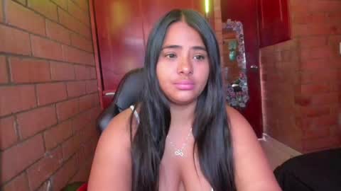 Snapshot of dayanasuarez17 chatting on 08/04/26, 01:03 PAULA wh online show from 08/04/26, 01:03