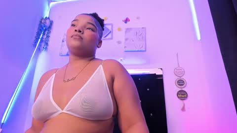 Snapshot of dayanroux chatting on 10/20/25, 12:27 dayanroux online show from 10/20/25, 12:27