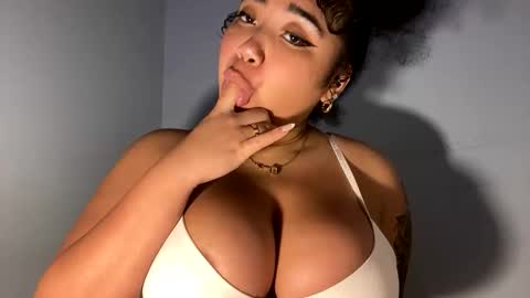 dayqueen1 online show from 06/04/26, 07:47