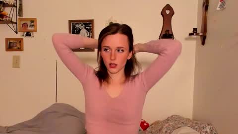 Snapshot of days_y chatting on 11/25/25, 02:06 days_y online show from 11/25/25, 02:06