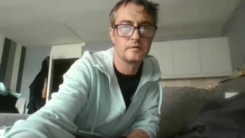 Snapshot of dazzill chatting on 09/28/25, 03:39 Dazzill online show from 09/28/25, 03:39