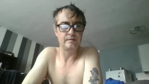 Snapshot of dazzill chatting on 10/19/25, 01:45 Dazzill online show from 10/19/25, 01:45