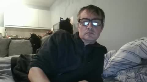 Snapshot of dazzill chatting on 10/26/25, 08:26 Dazzill online show from 10/26/25, 08:26