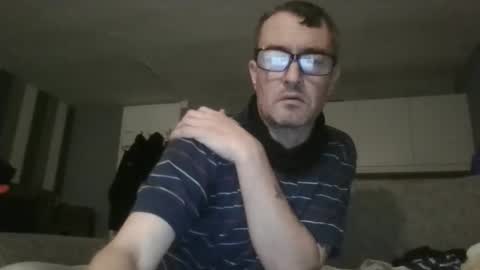 Snapshot of dazzill chatting on 11/11/25, 03:23 Dazzill online show from 11/11/25, 03:23