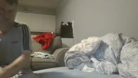 Snapshot of dazzill chatting on 11/19/25, 12:21 Dazzill online show from 11/19/25, 12:21