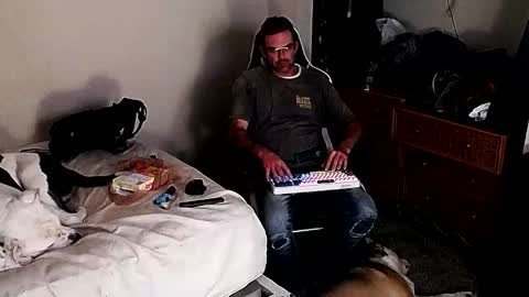 Snapshot of dbfroge chatting on 11/25/25, 08:58 dbfroge online show from 11/25/25, 08:58