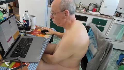 Snapshot of dbpit65 chatting on 12/27/24, 05:16 Daniel online show from 12/27/24, 05:16