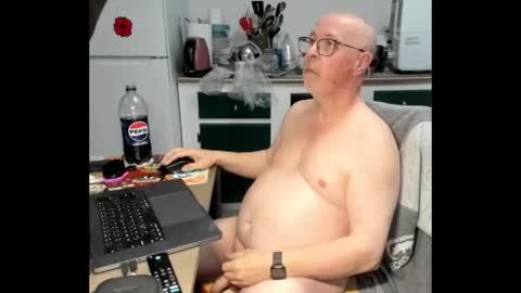 Snapshot of dbpit65 chatting on 02/21/26, 12:33 Daniel online show from 02/21/26, 12:33