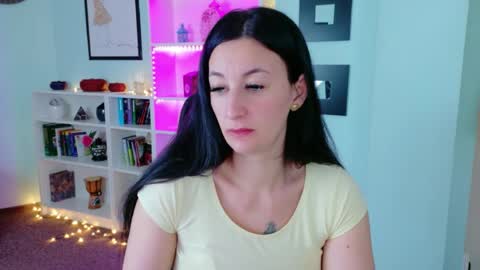 Shari online show from 04/25/26, 04:37